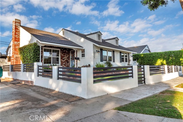 Detail Gallery Image 2 of 33 For 6835 E Parapet, Long Beach,  CA 90808 - 4 Beds | 4 Baths