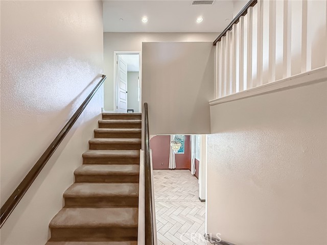 Image 21 of 49 For 458 Edgewood Drive