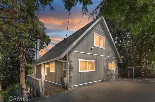 Detail Gallery Image 1 of 45 For 197 Weisshorn Dr, Crestline,  CA 92325 - 4 Beds | 3 Baths