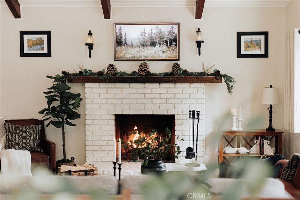 https://media.crmls.org/medias/ccecdbe8-d37c-474e-8738-7a6cdaeadcf6.jpg?preset=X-Large