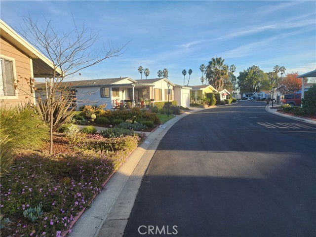 Detail Gallery Image 2 of 11 For 124 Poinsettia Gardens Dr #124,  Ventura,  CA 93004 - 2 Beds | 2 Baths