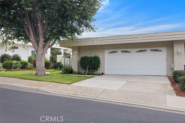 5594 Avenida Sosiega W, Laguna Woods CA: https://media.crmls.org/medias/ccef25c8-a653-4c19-820e-68e059f73d7d.jpg