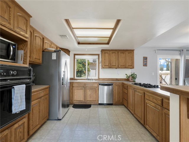 Detail Gallery Image 9 of 33 For 10020 Mason Ave, Chatsworth,  CA 91311 - 3 Beds | 2 Baths