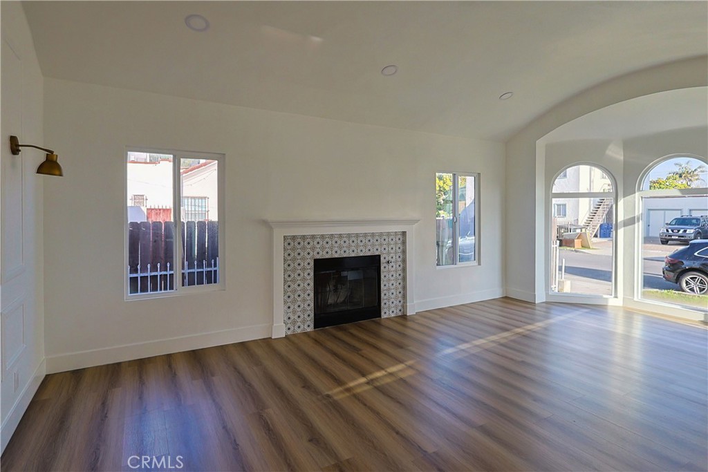 MLS #DW25058878 img 4