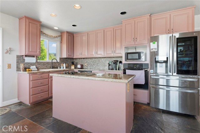 Detail Gallery Image 14 of 53 For 2540 Bay Vista Ln, Los Osos,  CA 93402 - 3 Beds | 2/1 Baths