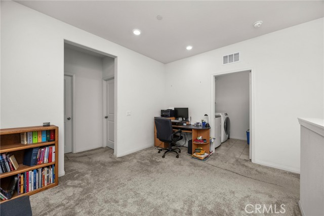 Detail Gallery Image 16 of 27 For 22886 Concord, Saugus,  CA 91350 - 2 Beds | 2/1 Baths