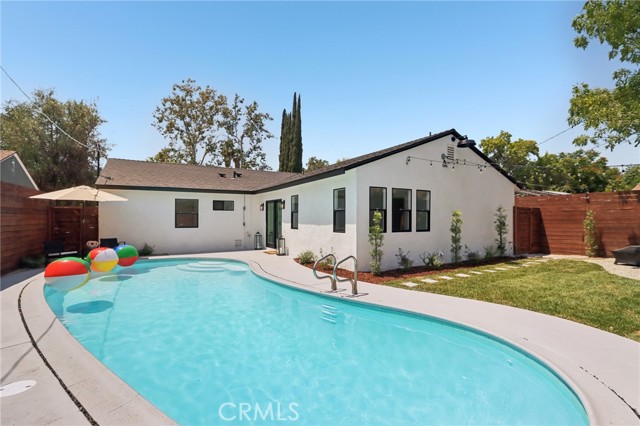 18257 Palora Street, Tarzana CA: https://media.crmls.org/medias/ccf10e17-1fbb-4f3c-83d7-806269b56dd1.jpg