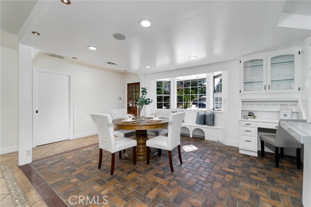 37 Sierra Madre Boulevard, Arcadia CA: https://media.crmls.org/medias/ccf248a3-00fa-42a0-aaf9-2dc45f57e760.jpg