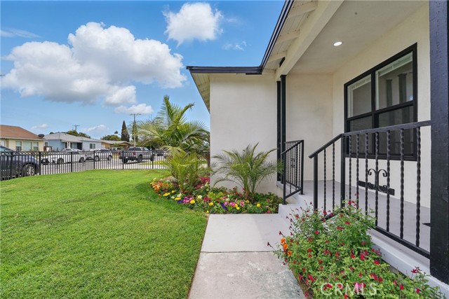 611 S Thorson Avenue, Compton CA: https://media.crmls.org/medias/ccf3657b-873d-44f3-a3ff-459bda4a14ea.jpg