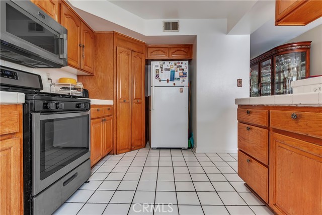 9216 Tobias Avenue, Panorama City CA: https://media.crmls.org/medias/ccf4d8eb-f553-49d6-8bda-eccaa2462cda.jpg