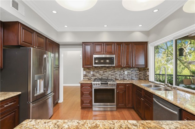 Detail Gallery Image 4 of 45 For 17 Cool Brook, Irvine,  CA 92603 - 4 Beds | 3 Baths