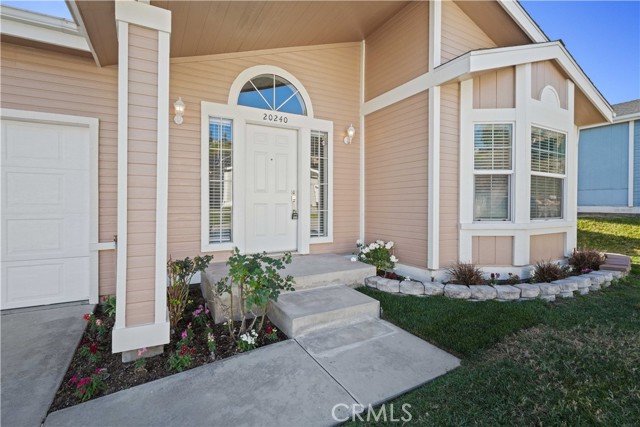 Detail Gallery Image 3 of 35 For 20240 Shadow Island Dr, Canyon Country,  CA 91351 - 3 Beds | 2 Baths