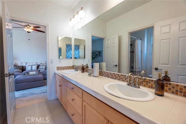 26941 Redwood Bluff Lane, Valencia CA: https://media.crmls.org/medias/ccf5456e-e757-447f-adb2-79ffd66225b2.jpg