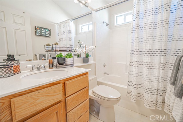 Detail Gallery Image 37 of 74 For 20164 Crestview Dr., Canyon Country,  CA 91351 - 3 Beds | 2 Baths
