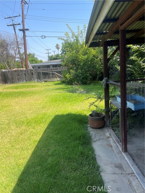 7702 cassia ave, Riverside CA: https://media.crmls.org/medias/ccf60664-d1b0-4b7a-9663-5d3702685b13.jpg