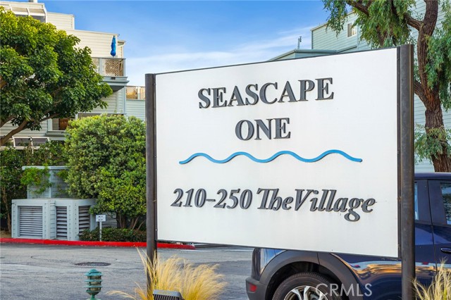 220 The Village, Redondo Beach, California 90277, 1 Bedroom Bedrooms, ,Residential,Sold,The Village,SB22117789