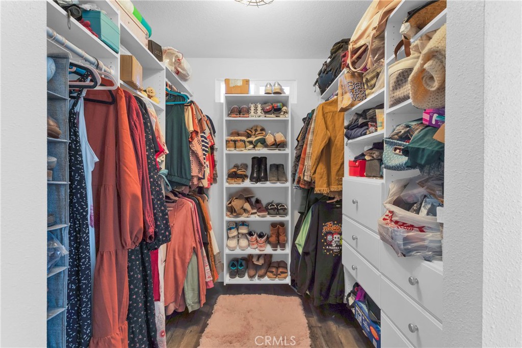 https://media.crmls.org/medias/ccf7e8b5-0307-482d-8145-a9d2a90d411d.jpg?preset=X-Large