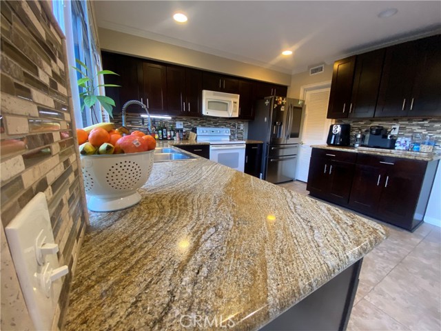 Detail Gallery Image 15 of 44 For 10098 Fall River Ct, Fountain Valley,  CA 92708 - 3 Beds | 2/1 Baths