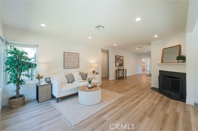 Detail Gallery Image 4 of 41 For 3532 S Muirfield Rd, Los Angeles,  CA 90016 - 4 Beds | 3 Baths