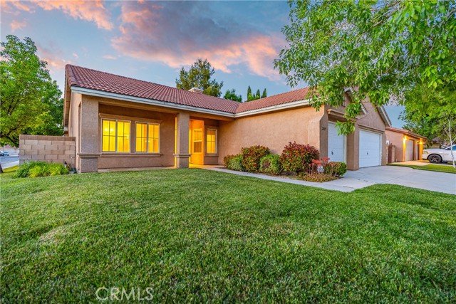 Detail Gallery Image 3 of 39 For 2825 Chaplin Dr, Lancaster,  CA 93536 - 3 Beds | 2 Baths