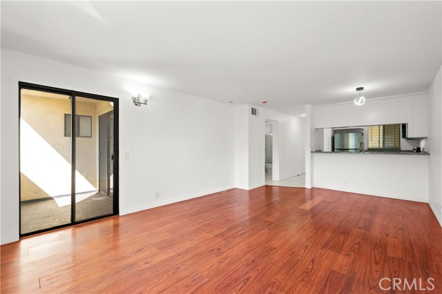 Detail Gallery Image 12 of 39 For 2343 E 17th #202,  Long Beach,  CA 90804 - 2 Beds | 2 Baths