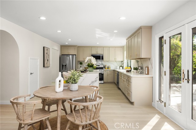 23652 Algiers Street, Mission Viejo CA: https://media.crmls.org/medias/ccfb10dd-e1cf-4b60-830c-ef1e6dcc3600.jpg