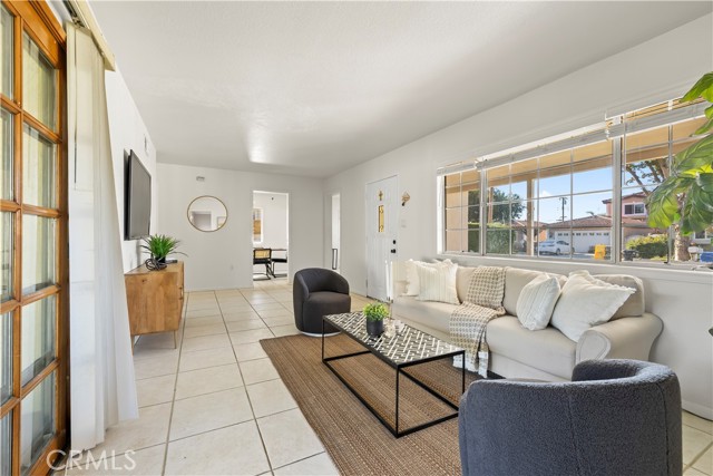 Detail Gallery Image 6 of 36 For 4722 N Fircroft, Covina,  CA 91722 - 4 Beds | 2 Baths