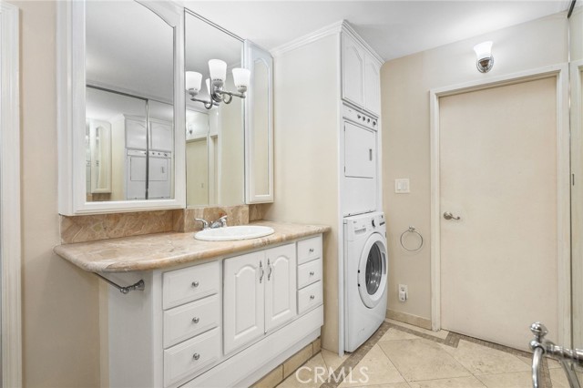 1750 E Ocean Boulevard, Long Beach CA: https://media.crmls.org/medias/ccfe47e4-0448-4d39-b266-97ca03e7a236.jpg