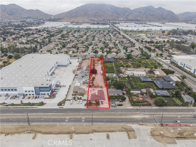 Detail Gallery Image 6 of 9 For 16569 Slover, Fontana,  CA 92337 - – Beds | – Baths