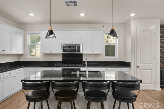 Detail Gallery Image 9 of 31 For 16724 Stags Leap, Fontana,  CA 92336 - 3 Beds | 2/1 Baths