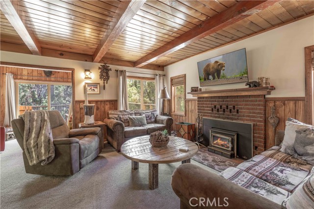 Detail Gallery Image 3 of 29 For 42730 Sonoma Dr, Big Bear Lake,  CA 92315 - 3 Beds | 3 Baths