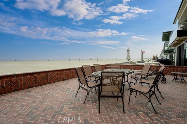 Detail Gallery Image 14 of 40 For 6804 W Oceanfront, Newport Beach,  CA 92663 - 4 Beds | 4/1 Baths