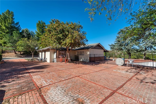 Detail Gallery Image 6 of 10 For 6006 Clear Valley Rd, Hidden Hills,  CA 91302 - 5 Beds | 5/1 Baths