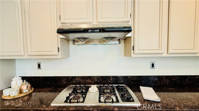 11958 Sunstone Court, Eastvale CA: https://media.crmls.org/medias/cd050bf3-f47e-4e1c-abeb-584c80b757d8.jpg