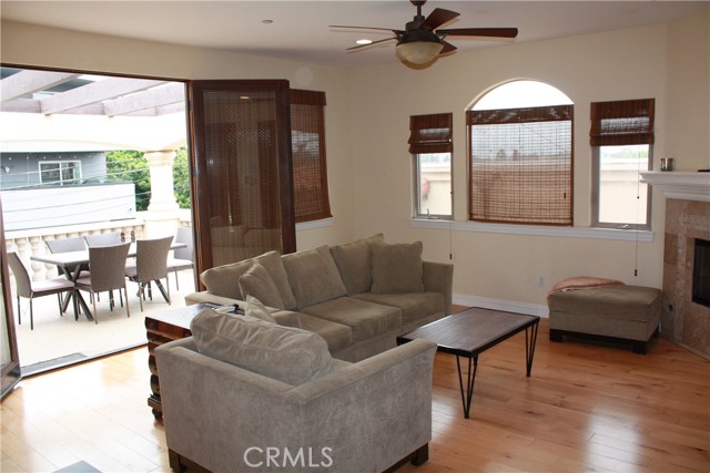 423 19th Street, Manhattan Beach CA: https://media.crmls.org/medias/cd053338-b58c-430d-b4ac-5be29f258b7a.jpg