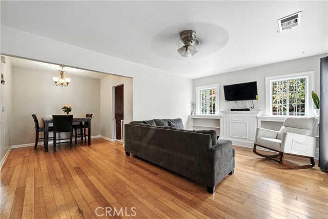 1010 69th Street, Los Angeles CA: https://media.crmls.org/medias/cd0561d0-7371-4662-ba1e-8dda44c91d6c.jpg