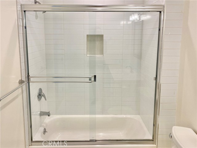 Detail Gallery Image 28 of 38 For 7327 Kester Ave #3,  Van Nuys,  CA 91405 - 4 Beds | 3/1 Baths