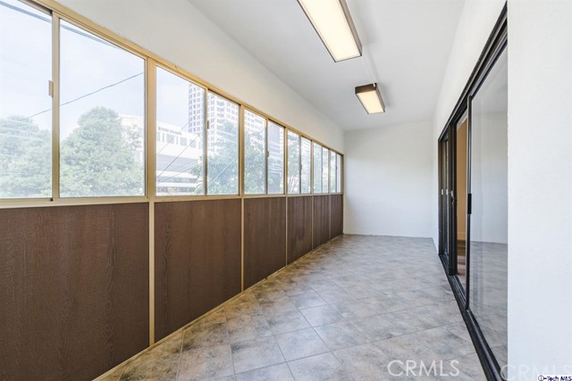 221 Lexington Drive 201, Glendale, California 91206, 3 Bedrooms Bedrooms, ,1 BathroomBathrooms,For Sale,Lexington,319001717