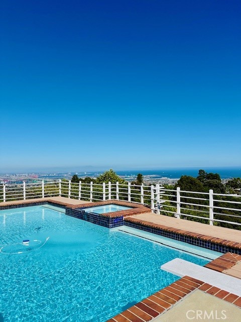 Pool, Jacuzzi & VIEW!