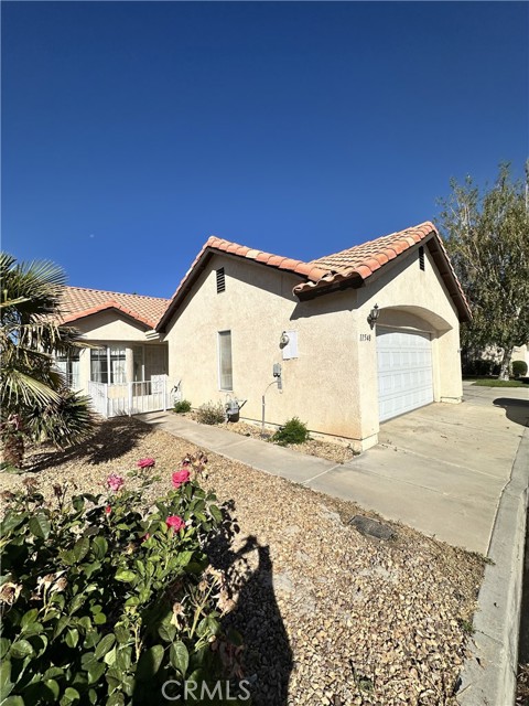 11548 Oak Street, Apple Valley CA: https://media.crmls.org/medias/cd076499-d579-4911-8f90-1510f43ff38b.jpg