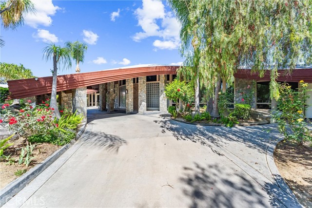 2360 Boulder Bluffs Court, Riverside CA: https://media.crmls.org/medias/cd07b147-d3f8-48f6-8ea7-ea509a9c46a2.jpg