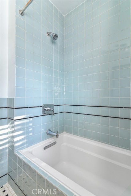 Detail Gallery Image 32 of 41 For 8246 4th St, Los Angeles,  CA 90048 - 2 Beds | 2 Baths