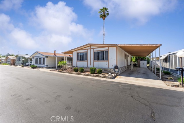 2230 Lake Park Dr, San Jacinto CA: https://media.crmls.org/medias/cd090048-327a-40f2-a714-593432adfb7d.jpg