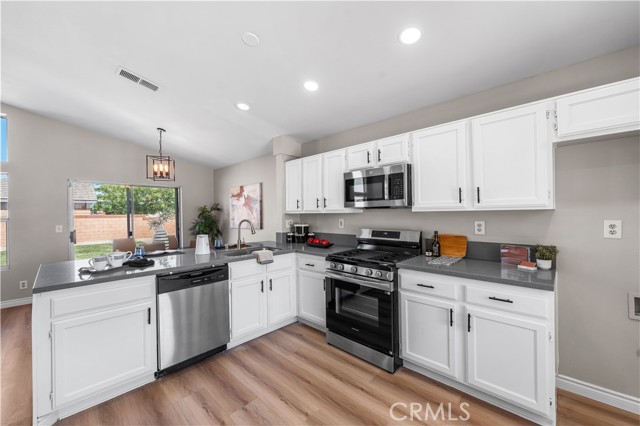 37011 Zinnia Street, Palmdale CA: https://media.crmls.org/medias/cd0950e3-3aba-4cd2-801d-fc2c9e545014.jpg