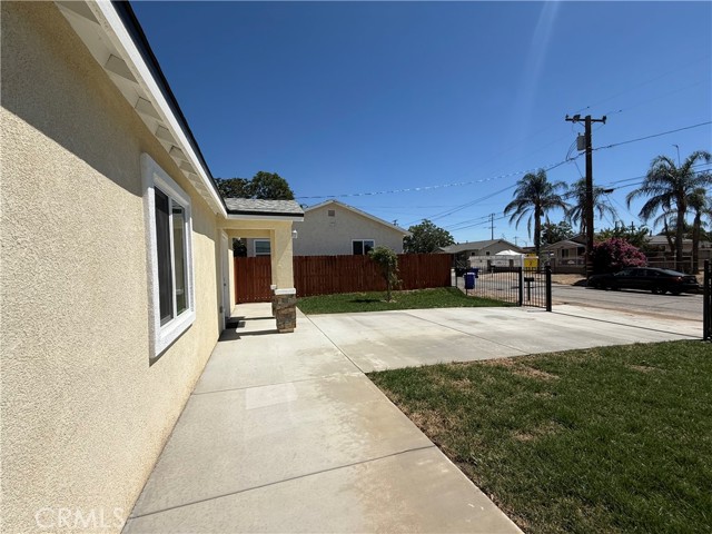 26464 Temple, Highland CA: https://media.crmls.org/medias/cd09597c-3e65-417b-98f4-0b0e13e1fb4c.jpg