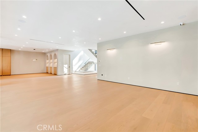 Detail Gallery Image 6 of 21 For 5149 Beeman Ave, Valley Village,  CA 91607 - 6 Beds | 6 Baths