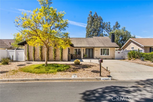 Detail Gallery Image 2 of 46 For 42665 San Julian Pl, Temecula,  CA 92592 - 4 Beds | 2 Baths