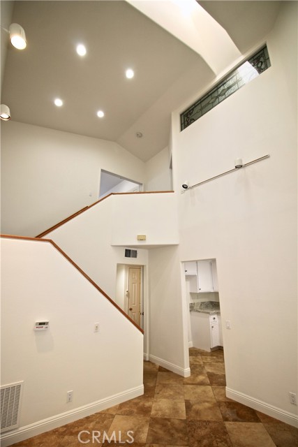 Detail Gallery Image 4 of 18 For 22325 Heritage Pass Pl, Chatsworth,  CA 91311 - 2 Beds | 2/1 Baths