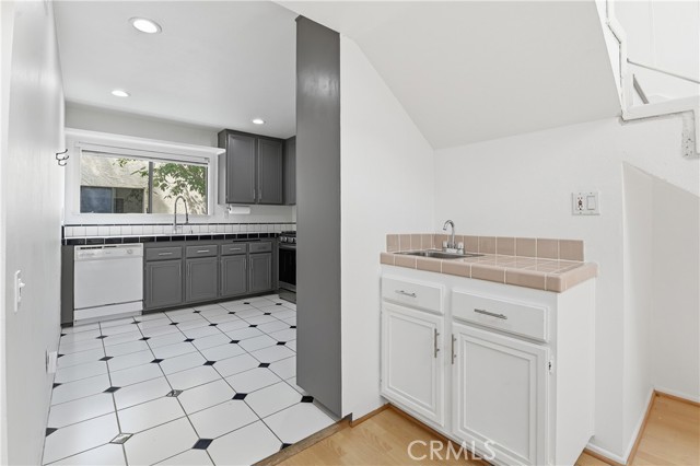 Detail Gallery Image 14 of 33 For 6121 Shoup #35,  Woodland Hills,  CA 91367 - 1 Beds | 2 Baths