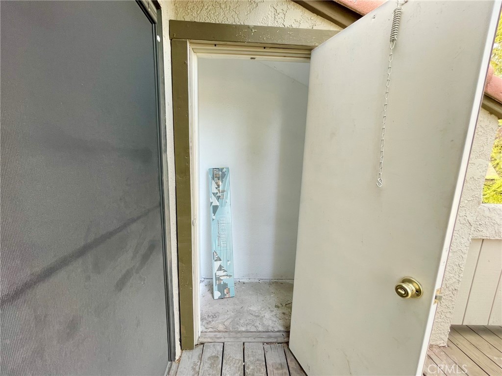 https://media.crmls.org/medias/cd0b7022-3661-4e61-b460-5863b0a60605.jpg?preset=X-Large
